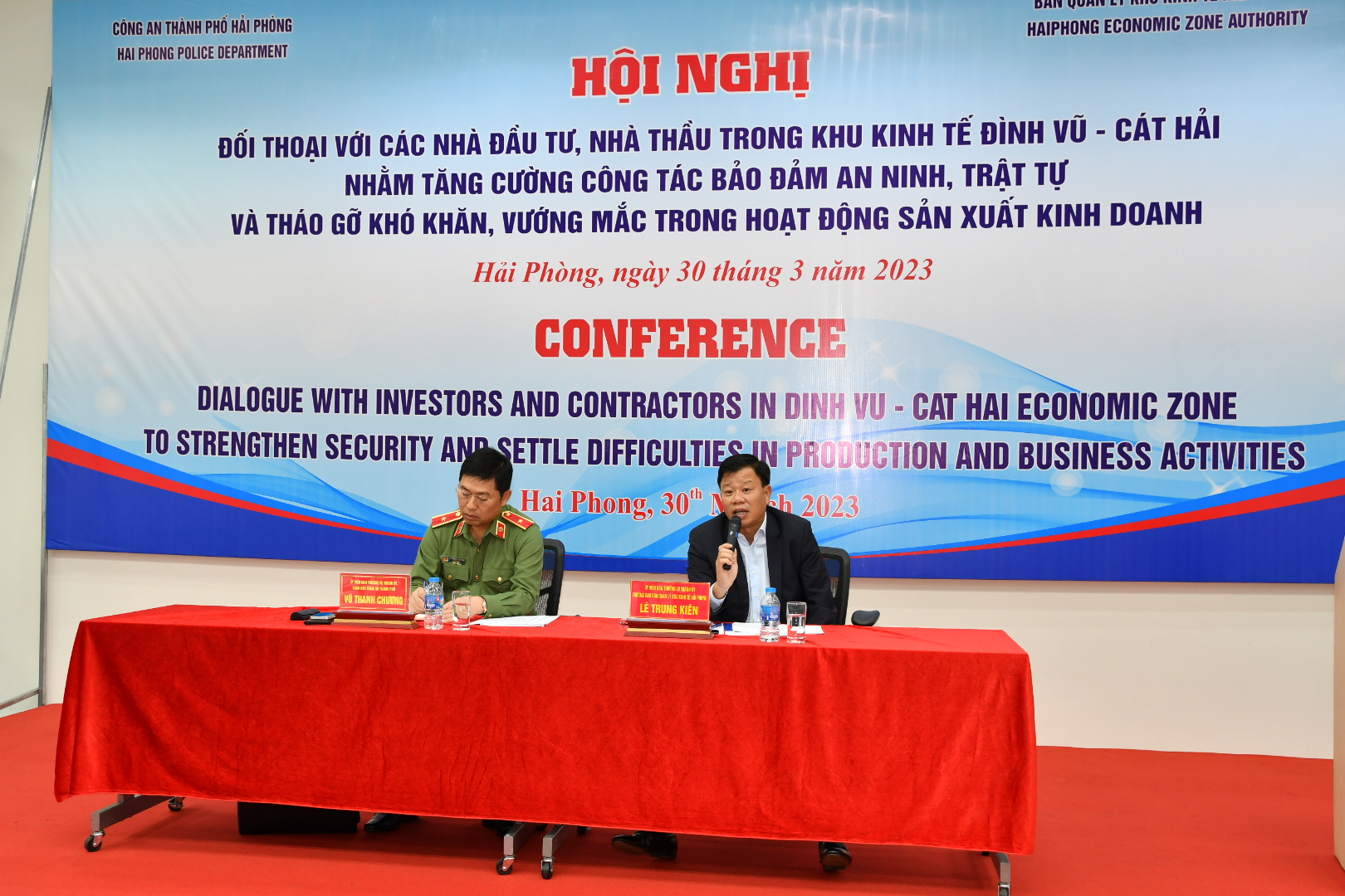 Công an thành phố phối hợp cùng Ban Quản lý Khu kinh tế tổ chức đối thoại với các nhà đầu tư, nhà thầu Khu kinh tế Đình Vũ – Cát Hải